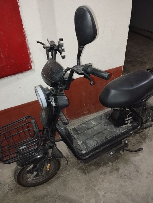 Elektron skuter sotuvda