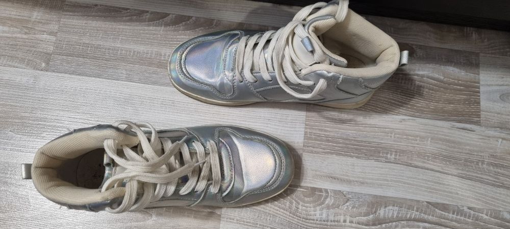 Високи кожени кецове