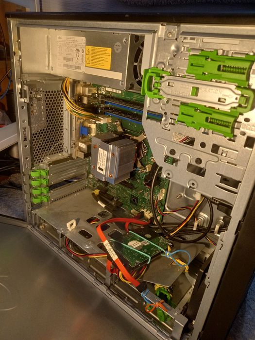 Unitate i7-4770 cpu 3.40ghz 3.40 ghz , ram 8gb ddr 3 , hdd 1 tb .