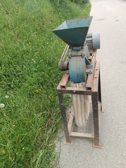 Комбинирана трифазна фуражомелка със стойка  + сита