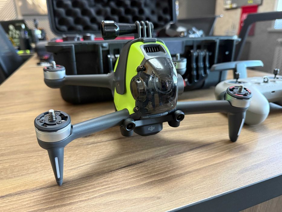 DJI FPV квадрокоптер, дрон, Fly More Combo