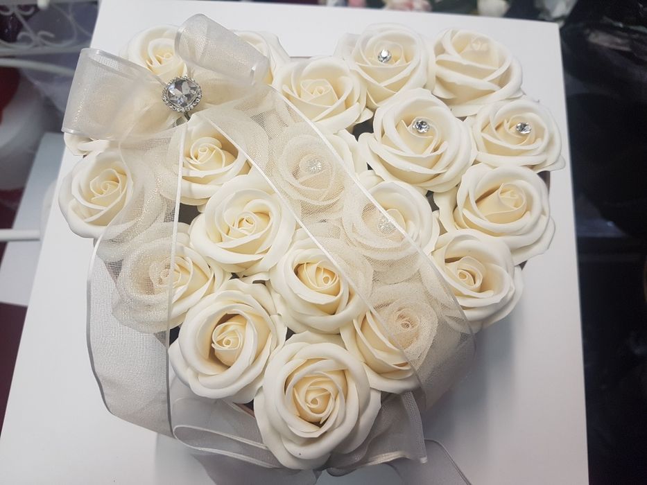 Trandafiri albi din sapun