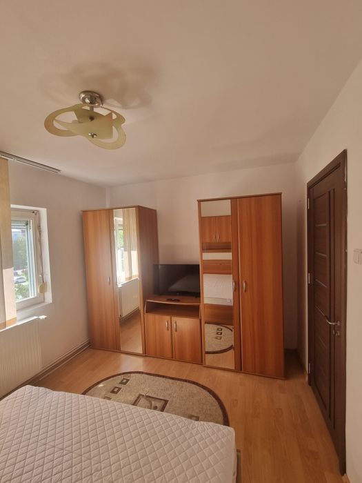 Închiriez apartament