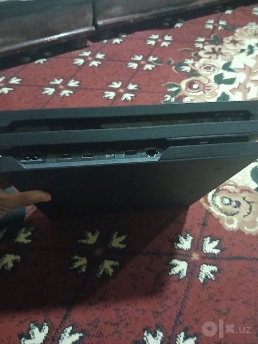 Продам PlayStation 4 Pro.