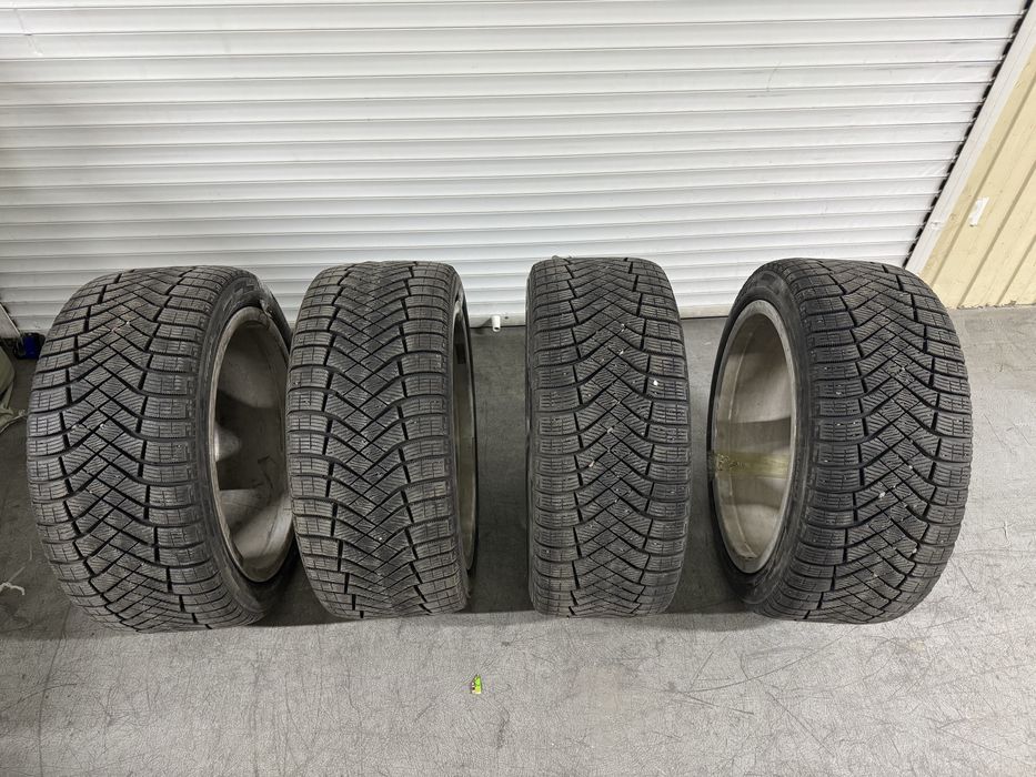 Срочна сатылады R18 Мерседес 212