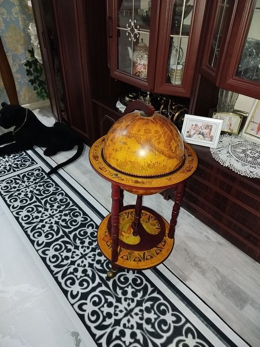 Глобус бар, продается