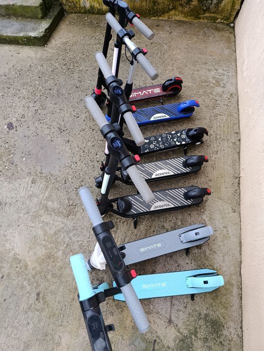 Vând trotinetă electrică copii cu vârsta de la patru ani.