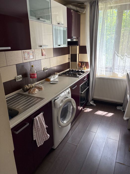 Apartament cu 3 camere in zona Berceni (Straja)