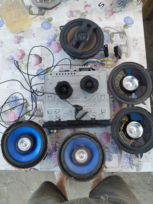 Radio-CD Pioneer + 2 dif. 100w max  Pioneer+2 dif. JVC 250w max + 1 dif. Blaupunkt + 2 dif. mici,  toate la doar 370 lei negociabil  ,tel 0756422823