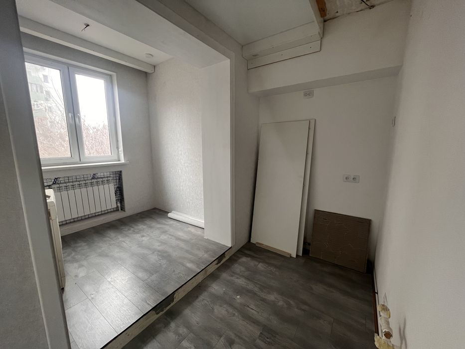 Ц-5, 2/4/4, напротив финансового института.