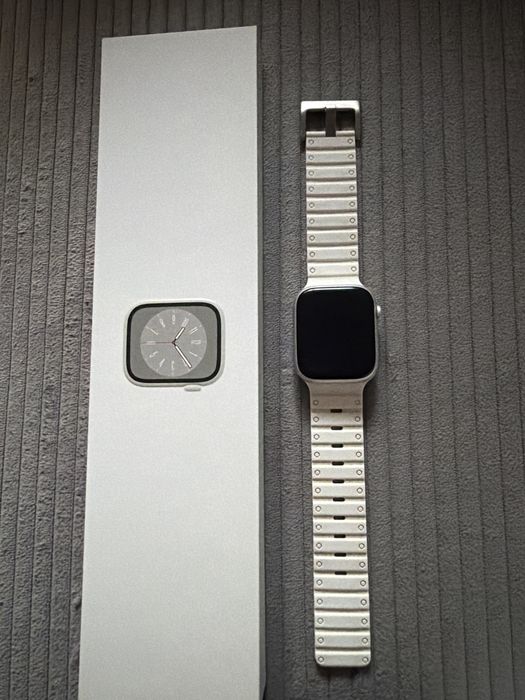 Apple watch 8 silver