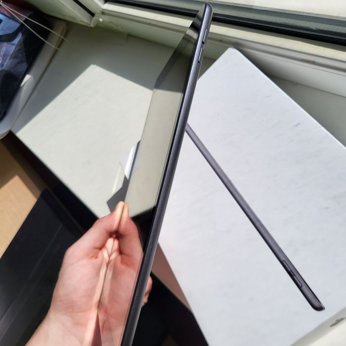 iPad (9th Generation) Wi-Fi + Apple pencil ( 1st Generation )