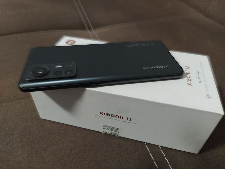 Xiaomi 12 256GB перфектен