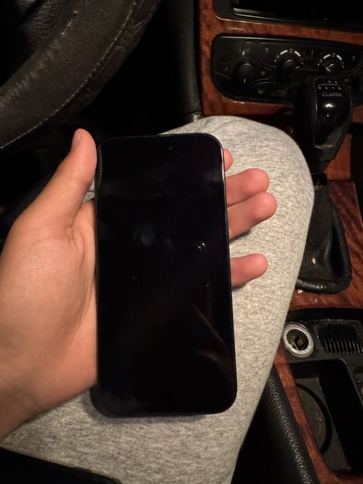 iPhone 15 в хорошем состоянии