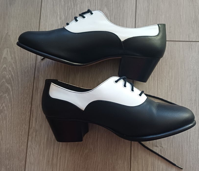 Продавам мъжки обувки за танци
Размер:39-40
Нови,без кутиямарката е GA