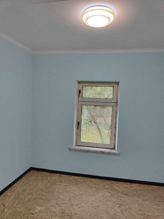 Продаётся 2 дома с ремонтом в общем дворе 4 кладовых + 2 навеса Дархан