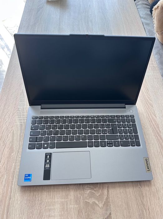 De vânzare Lenovo IdeaPad Slim 3