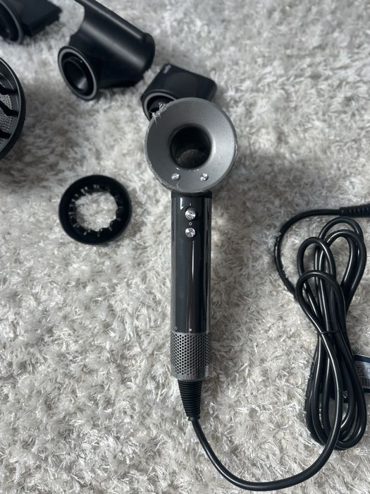 Uscator de par dyson supersonic HD08