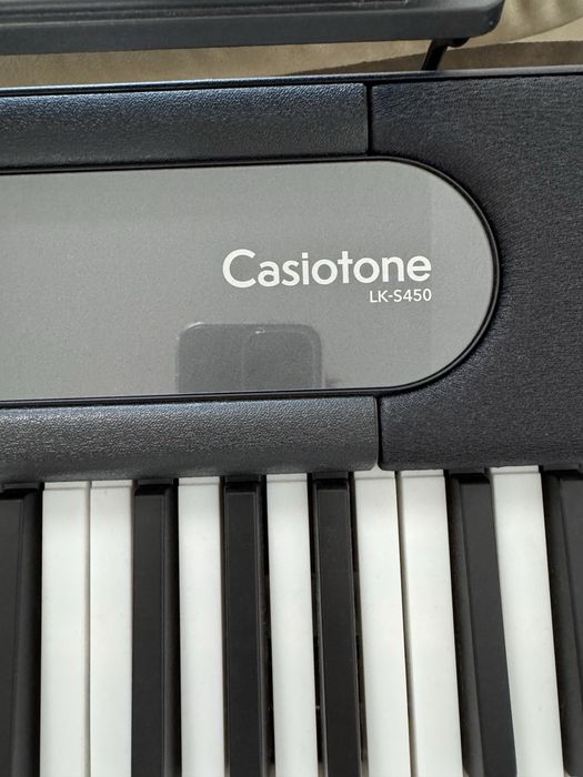 Pian digital Casio LK-S450