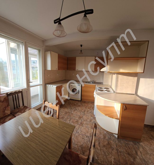 Продава се Тристаен апартамент в Велико Търново, Бузлуджа - 105 кв.м за 1600 €/кв.м - Снимка #1