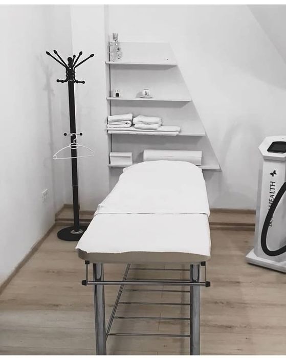 Închiriez camera în salon