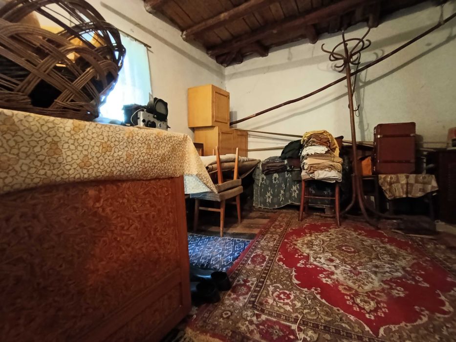 къща с двор в село Яворец