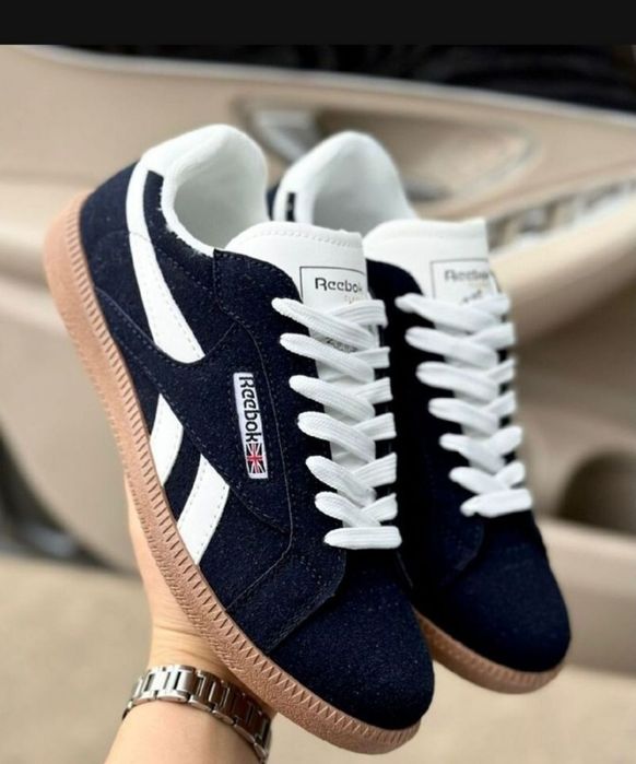 Кроссовки женские