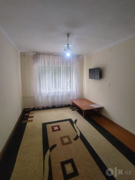 Чирчик ш. Навоий кирпичный дом 1/2/4 28 м² душевой вариант