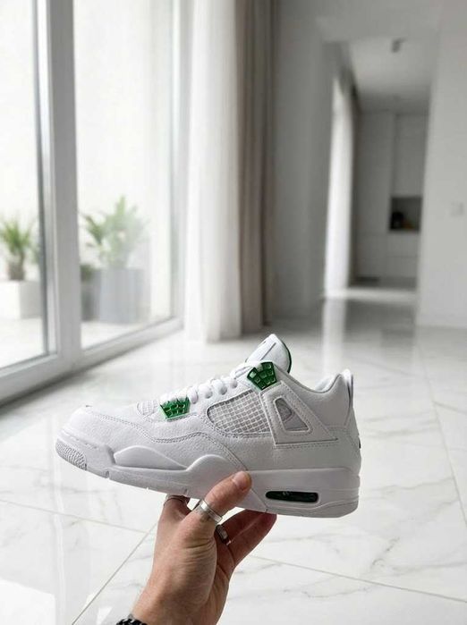 Nike Air Jordan 4 Retro "Metallic Green".