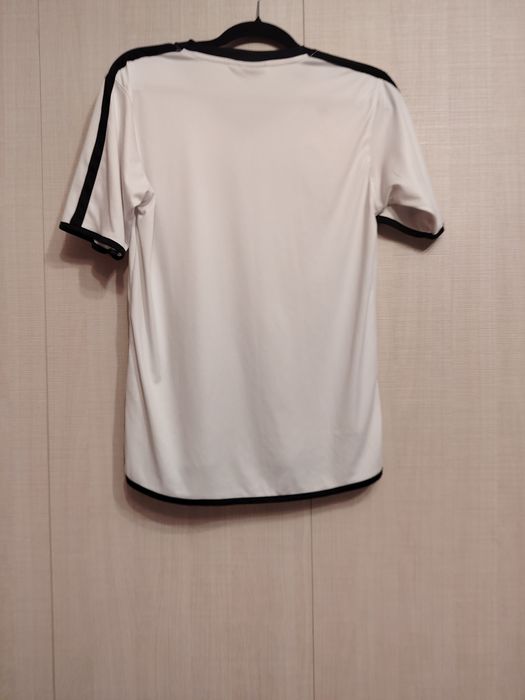 Tricou sport Kipsta – 15 RON/Tricou sport UNIHOC – 15 RON