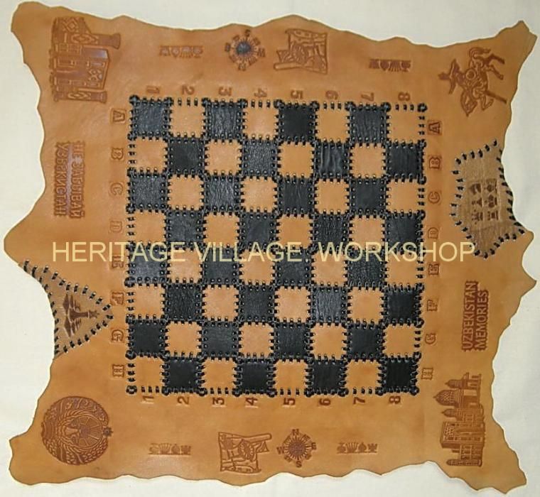 Шахматная доска из натуральной кожи .