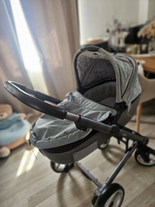 Vând carut  bebe 2 in 1