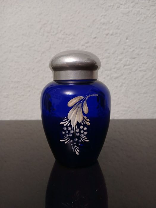 Чайница кобальт.