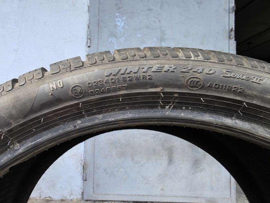 2 бр. зимни гуми 295/30/20 Pirelli NO DOT 4318 5,5-6 mm