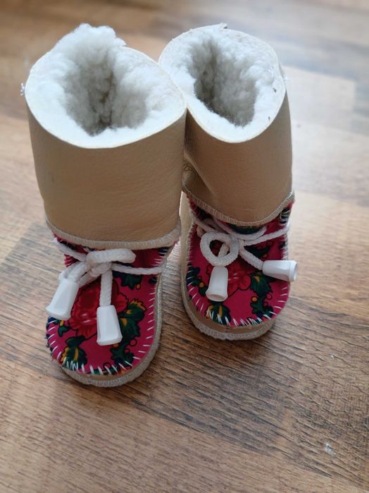 Vand botosei fetite, stare foarte buna, pret 40 lei