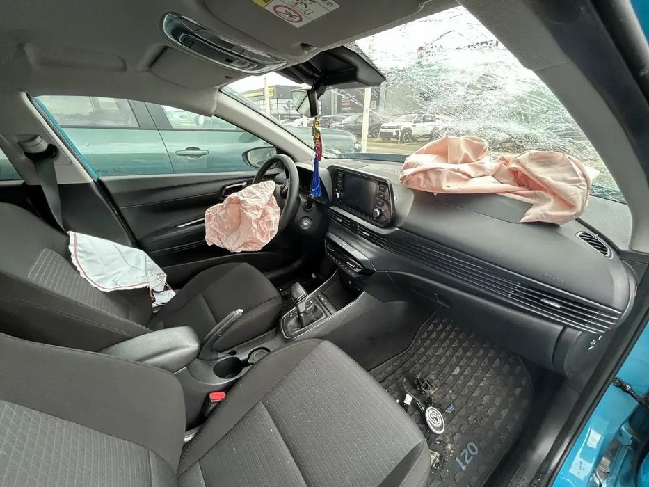 Hyundai i20 2023 1.0 Hybrid - Avariat
