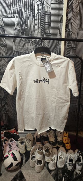 Vând tricou  balenciaga