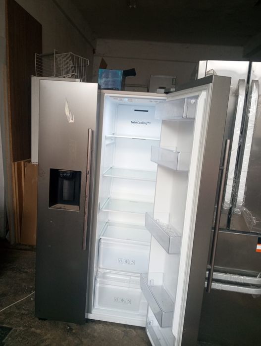 Frigider Samsung Side by Side