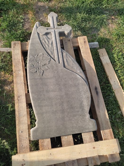 Vând cruci ciment alb