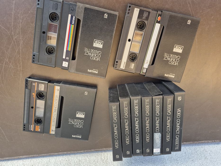 Vând 10 casete video 2000 VCC originale Philips de 480 minute,2x4h, made in Germany, colectie de filme din anii 1970- 1990 cu filme diferite genuri.