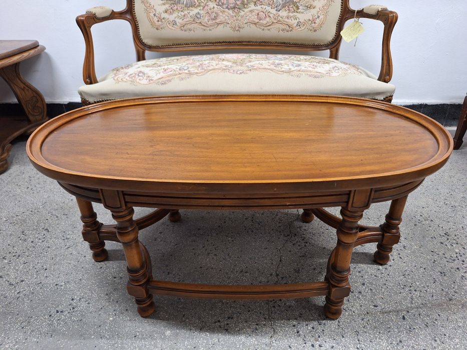 Винтидж маса за всекидневна