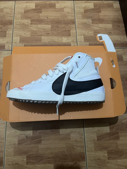 Кеды Найк белые.