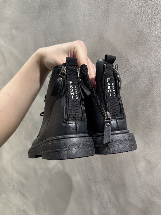 Кожени и велурени дамски боти