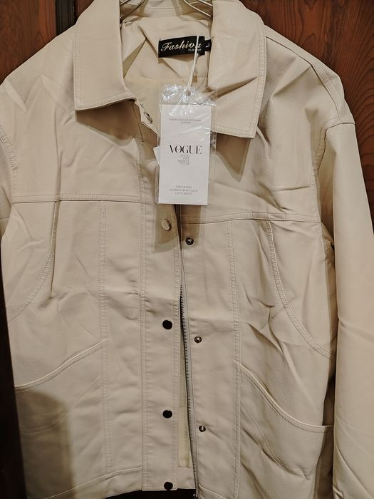 Продаётся новая куртка.