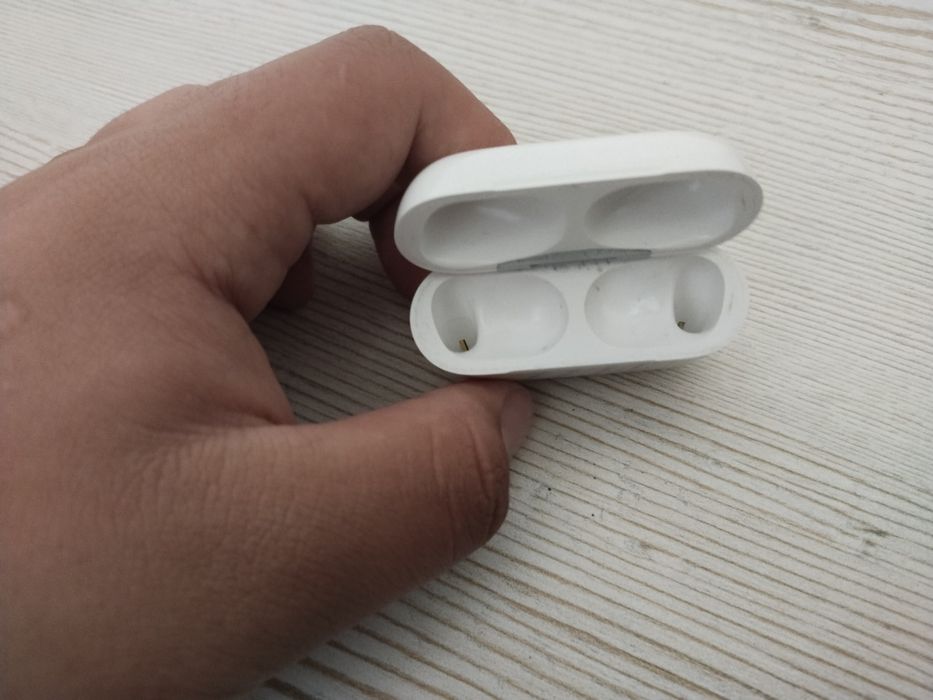 Продам работающие кейсы от airpods pro 1/2