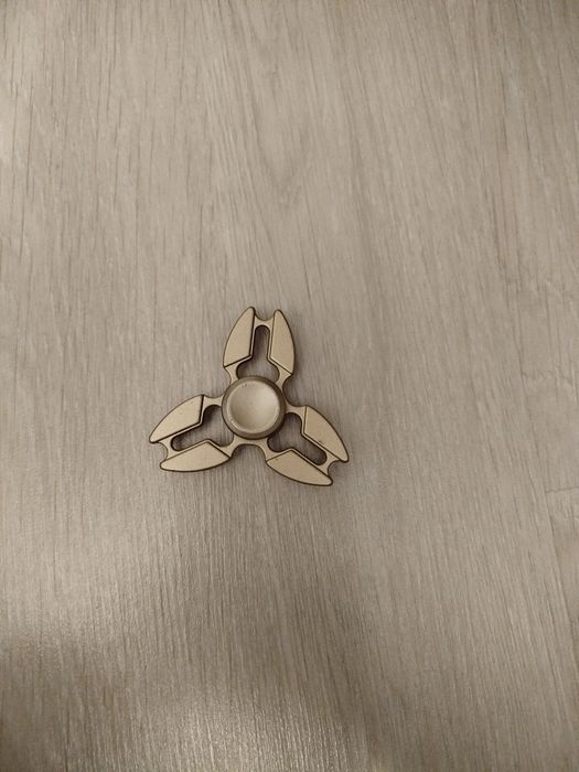 Fidget spinner metalic-model premium,auriu!!Preț negociabil !!