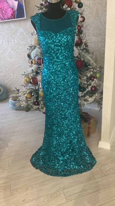 Нарядное  вечернее  платье