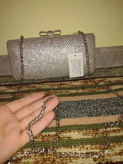 Чисто нова дамска чантичка още е с етикета