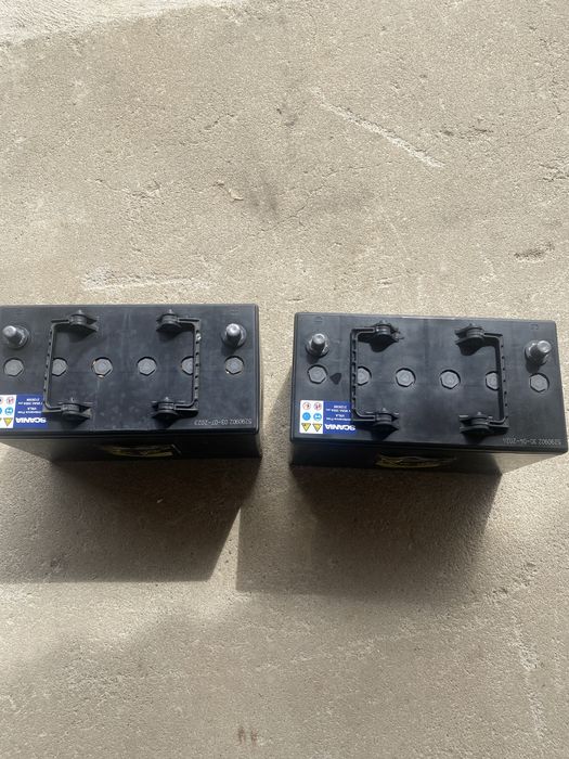 Vand doua baterii 12v