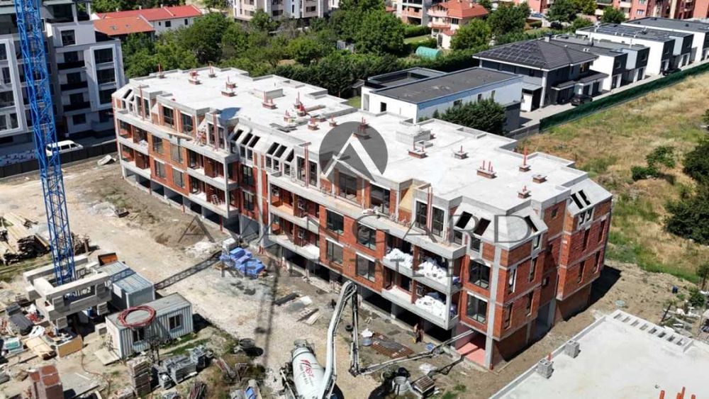 оф.23458 Тристаен пред акт 14 в малка сграда